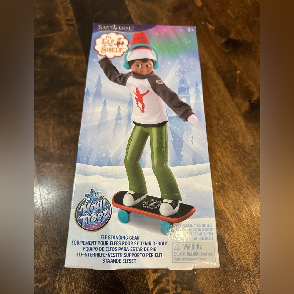New original Elf on the Shelf MagiFreez Holly Jolly Ollie Skateboard Set, prop